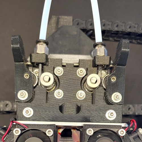 a 3d printer extruder made from polycarbonate